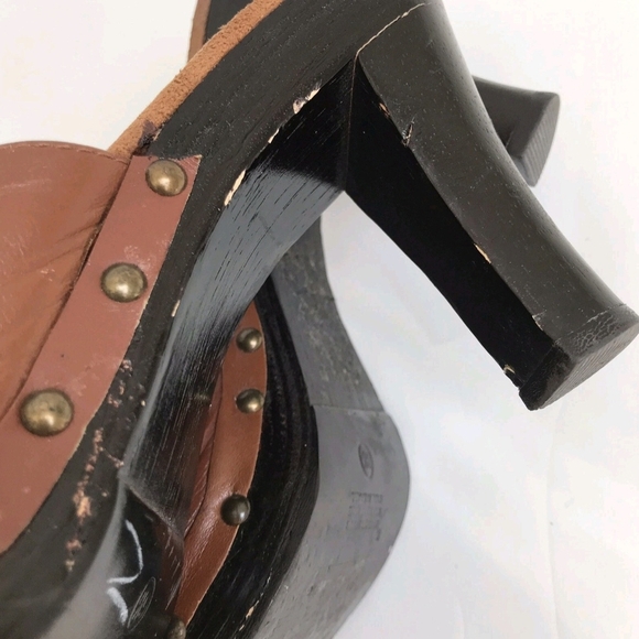 Stylish Brown Leather Clogs with Pink Floral Design - Picture 11 of 12